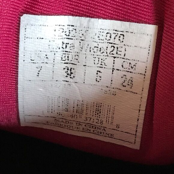 Brooks Addiction 13 Black/Pink Running Shoes 1202532B070 Women’s Size 7 2E - Picture 11 of 12